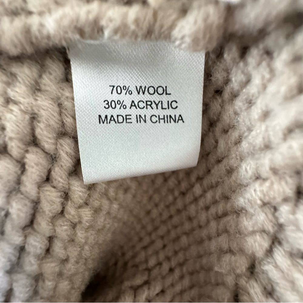 Tuckernuck Wool Blend Sweater Vest Chunky Knit Button Front Oversized Large Tan - Picture 6 of 7